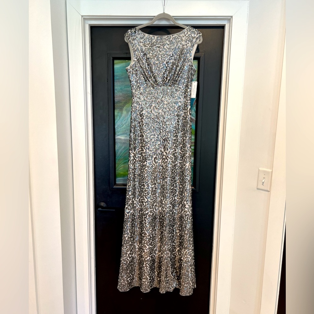 SILVER SEQUIN EVENING GOWN • FORMAL • NWT EXCELLENT CONDITION